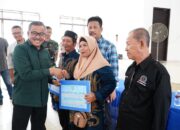 Walikota Batam Berikan Insentif ke Pengurus Wilayah